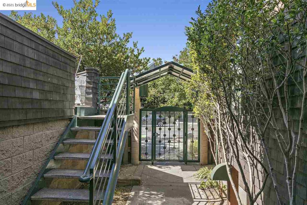 2014 Hearst Ave C Property Photo 32