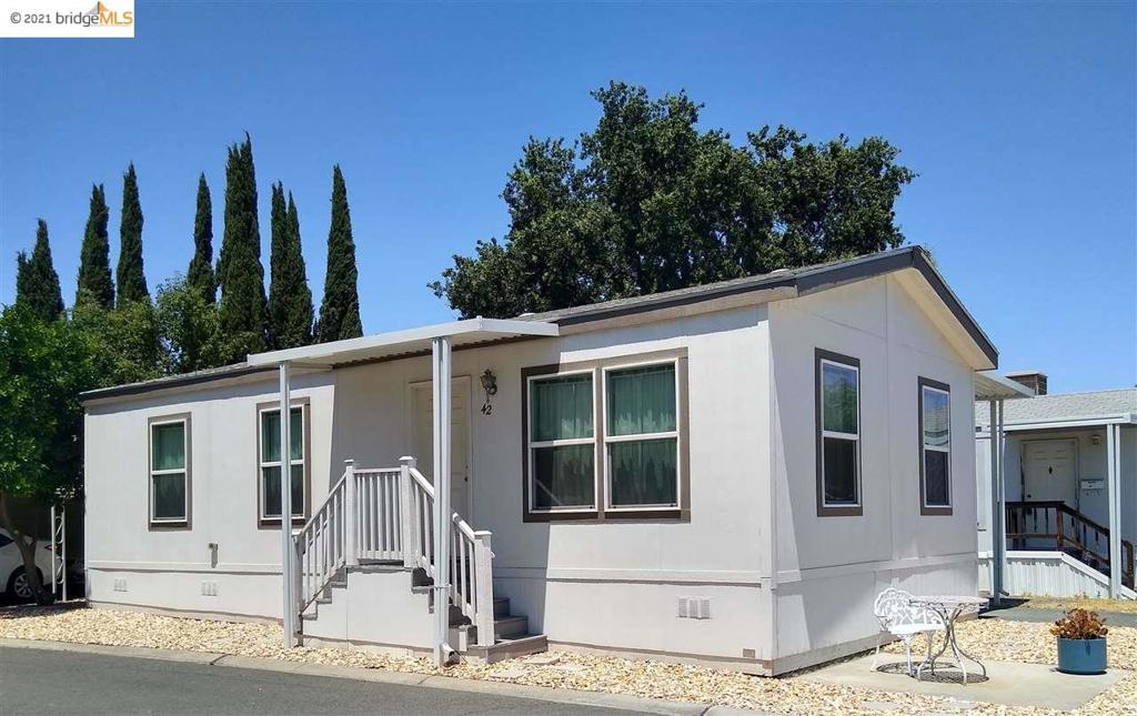 42 Adobe Drive Property Photo 1