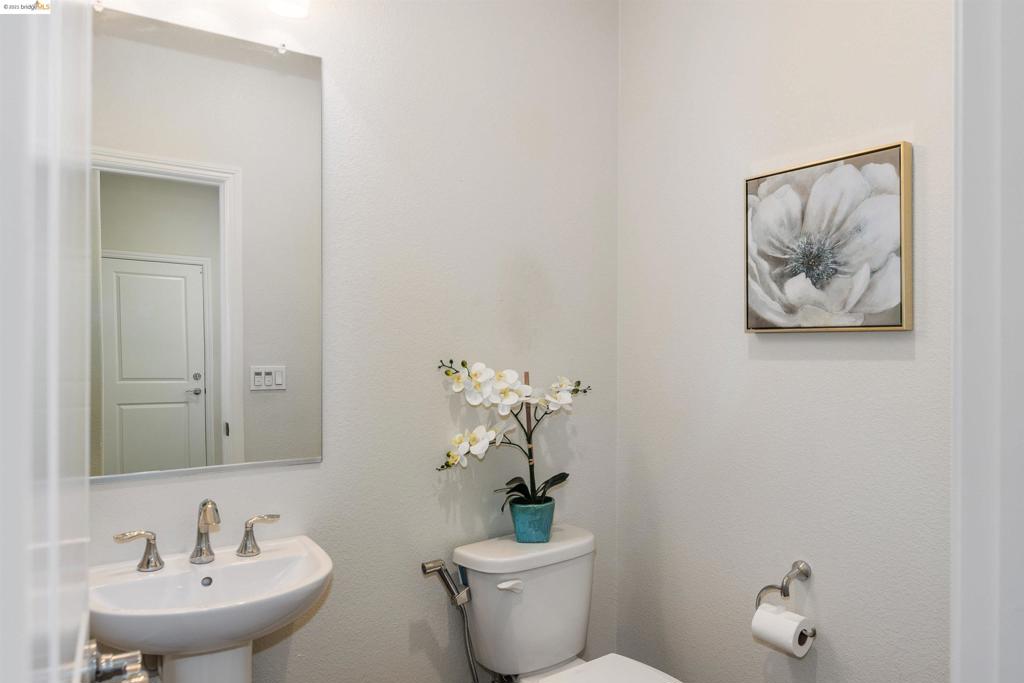 979 Princess Way Property Photo 15