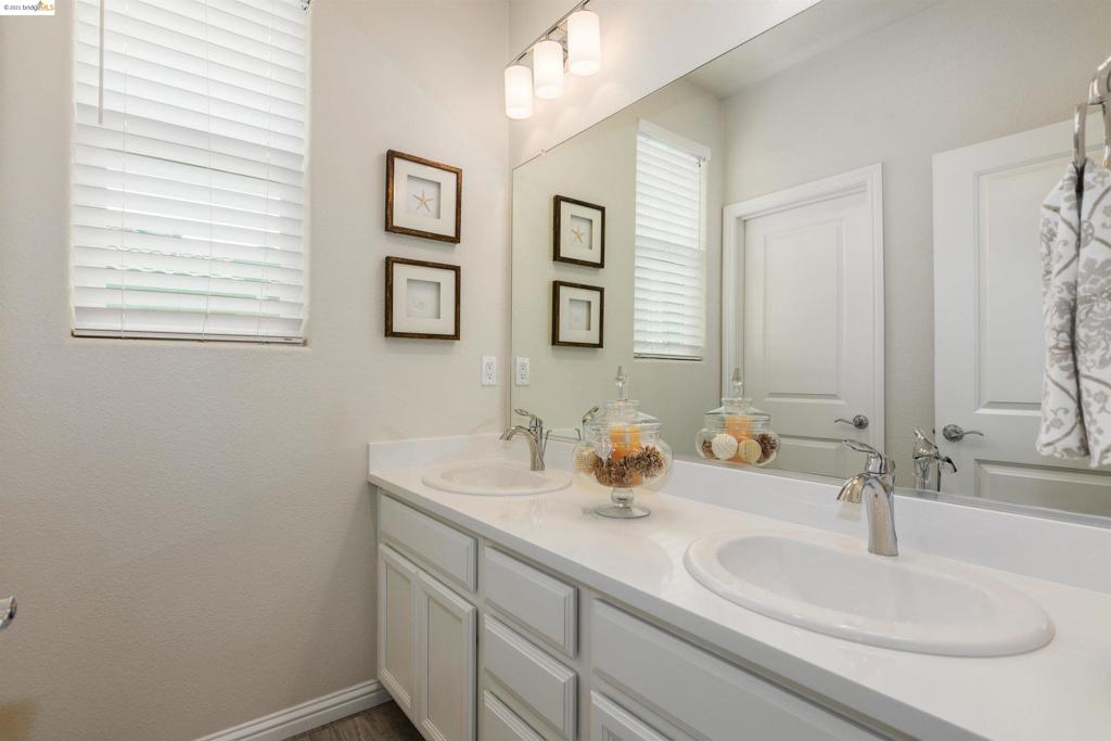 979 Princess Way Property Photo 27