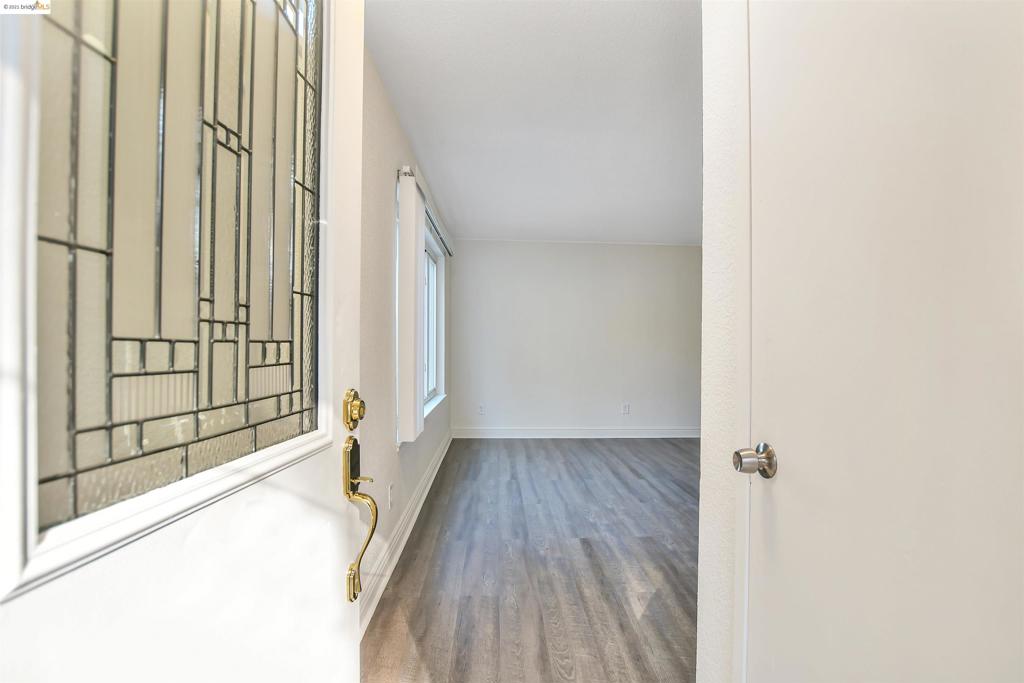 81 Woodview Rd Property Photo 2