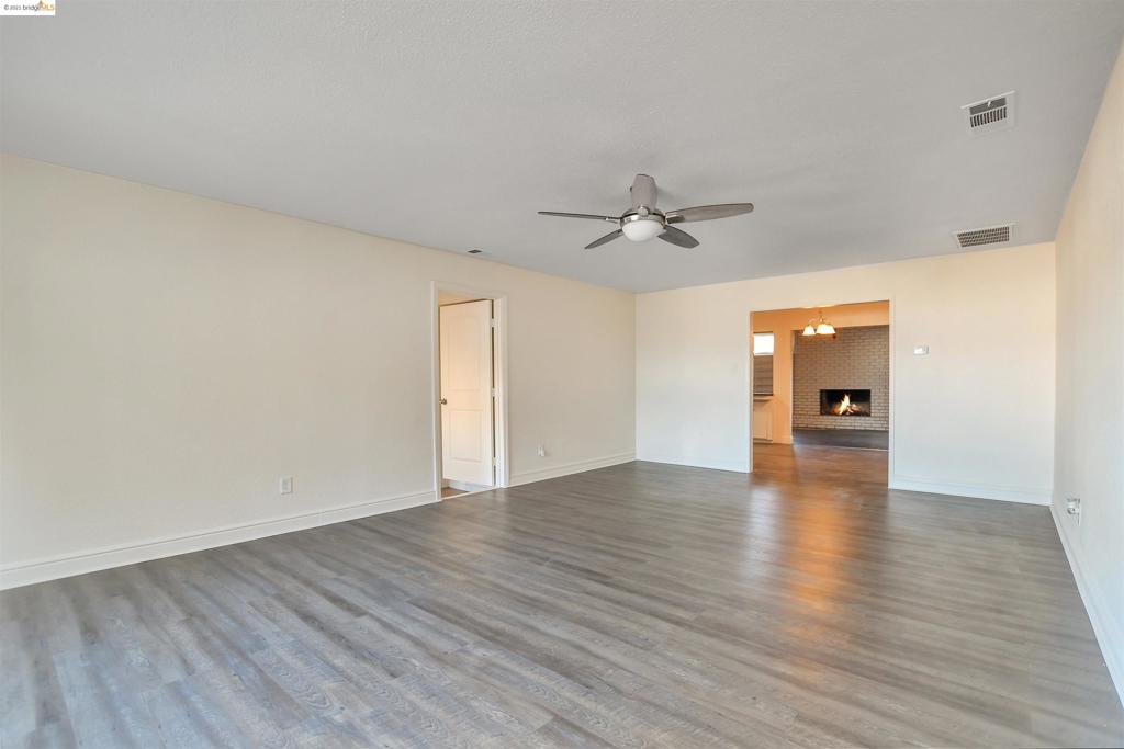 81 Woodview Rd Property Photo 3
