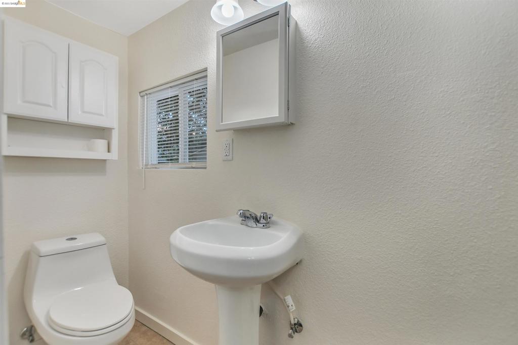 81 Woodview Rd Property Photo 11