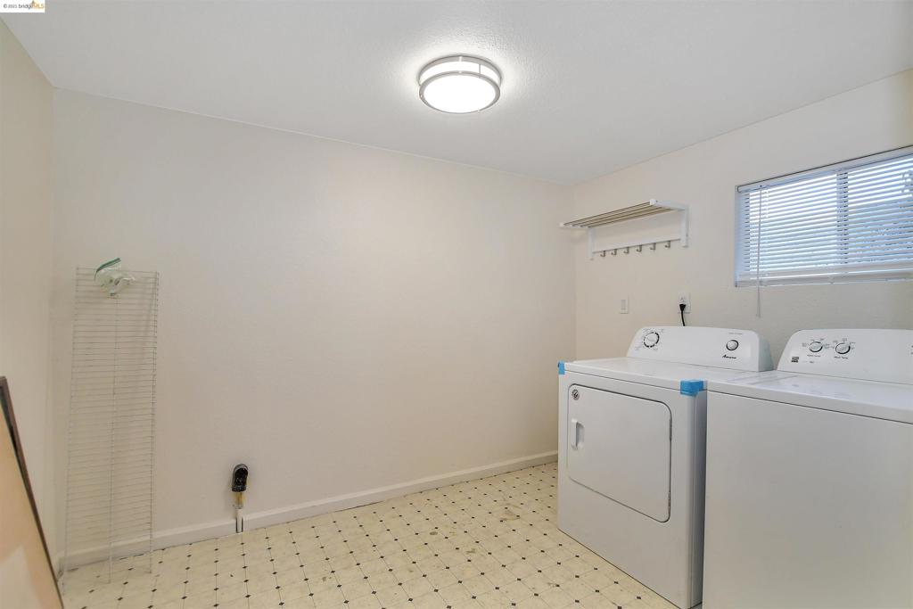81 Woodview Rd Property Photo 12