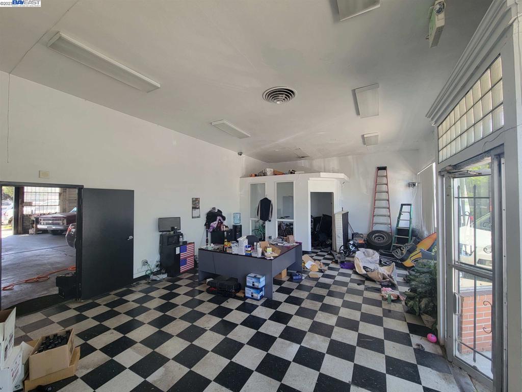41029175 Property Photo 3