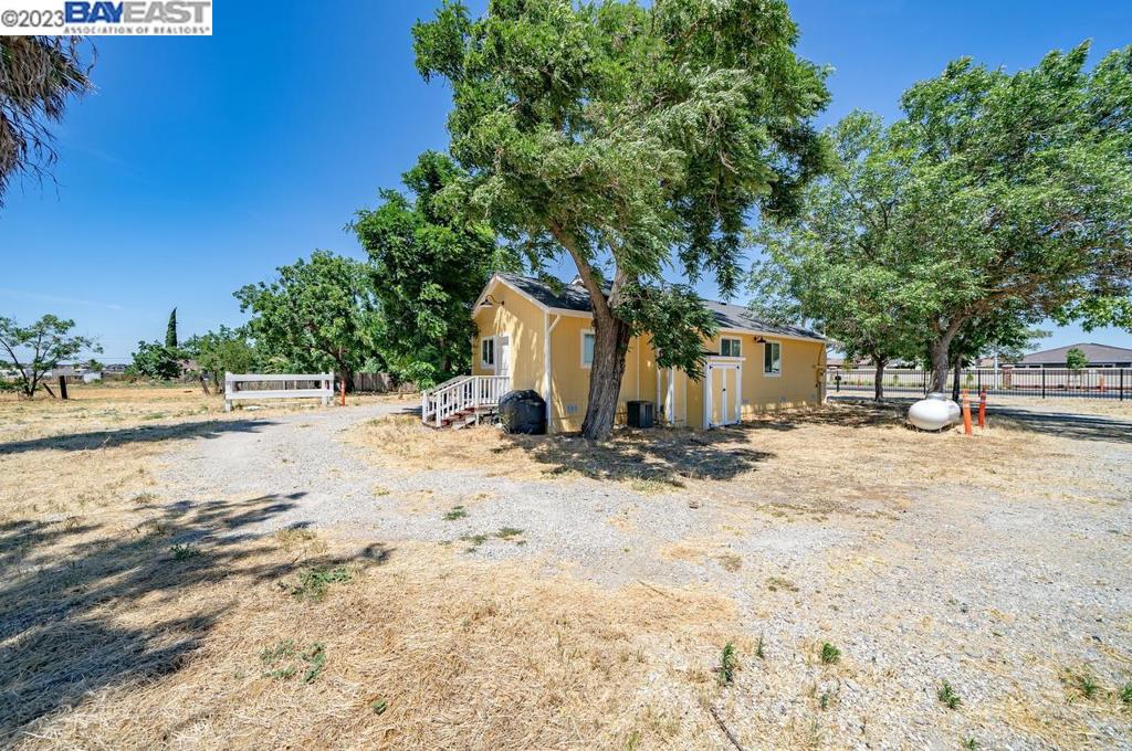 6381 Sellers Ave Property Photo 12