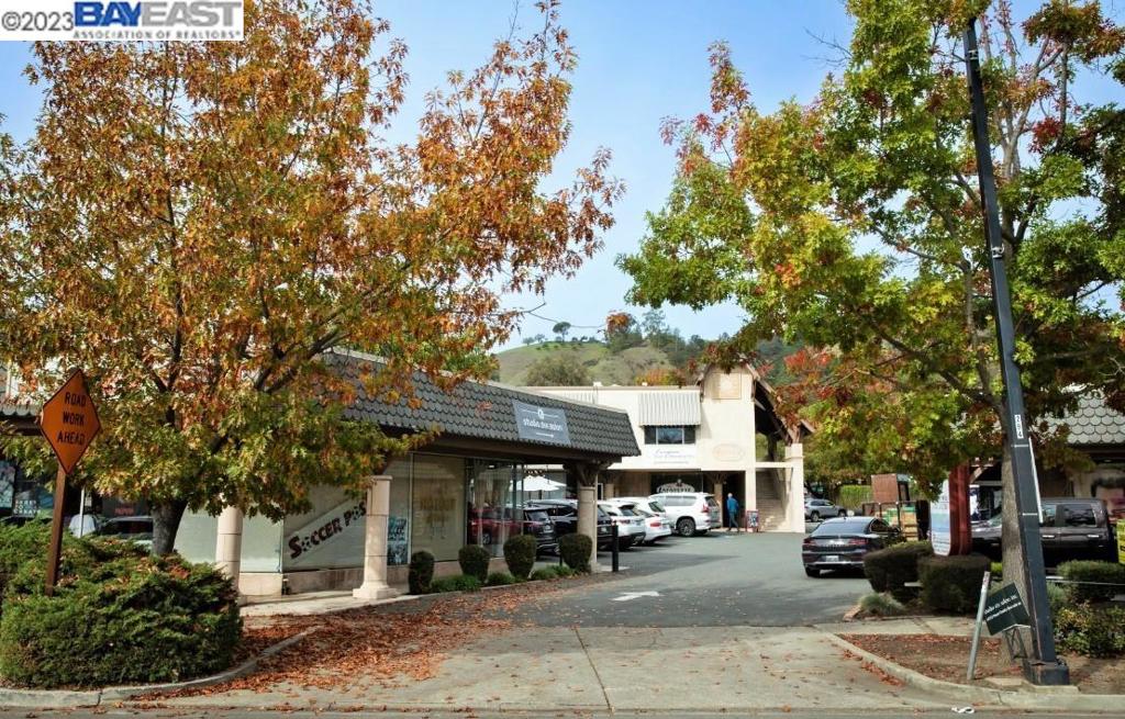 3400 Mt Diablo Blvd Property Photo