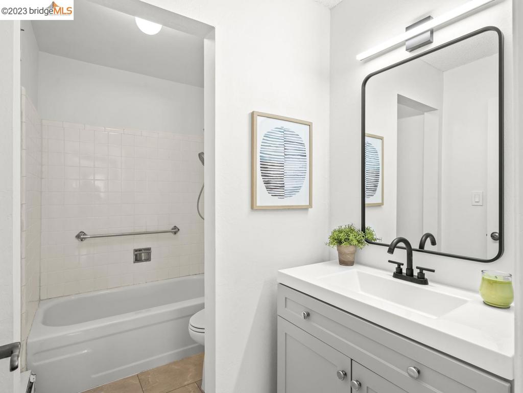 1311 Webster St E205 Property Photo 12