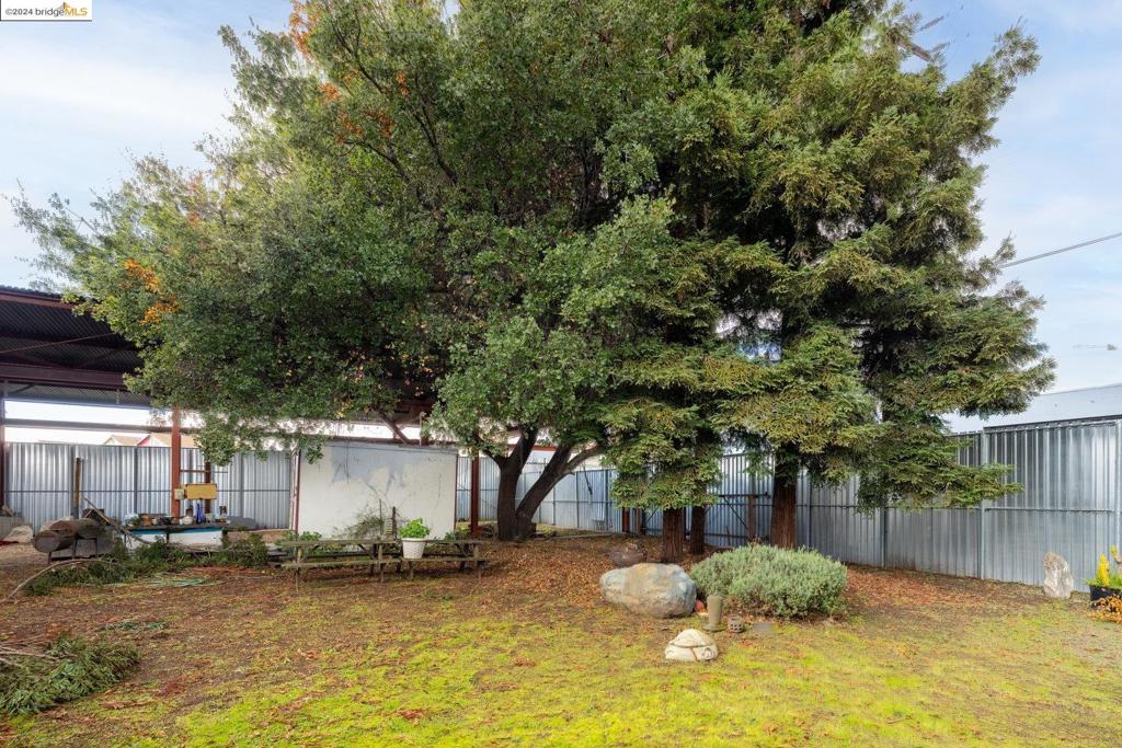 763 Moorpark St Property Photo 14