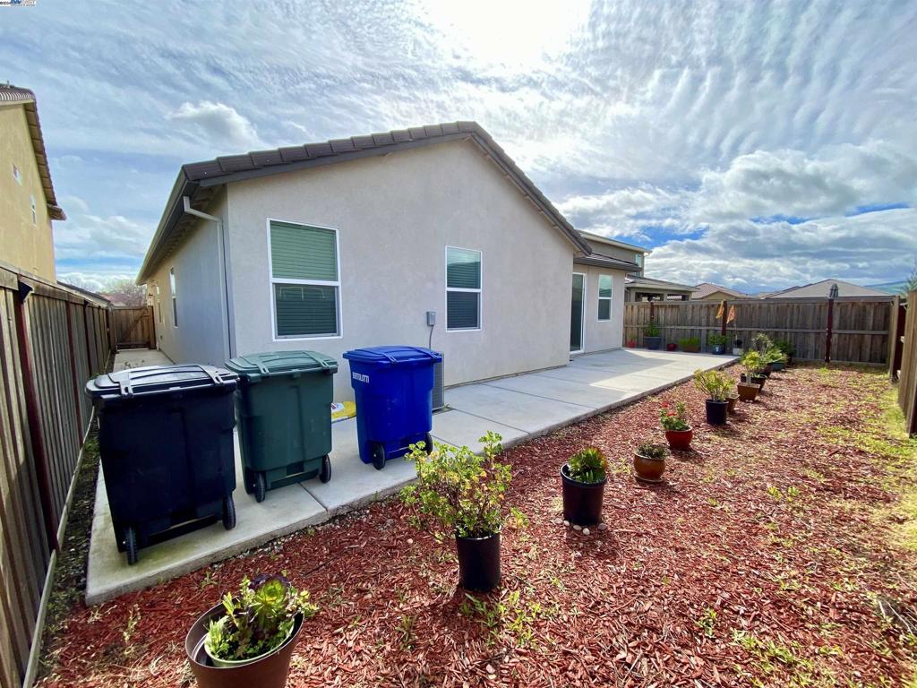 805 Stawell Dr Property Photo 34