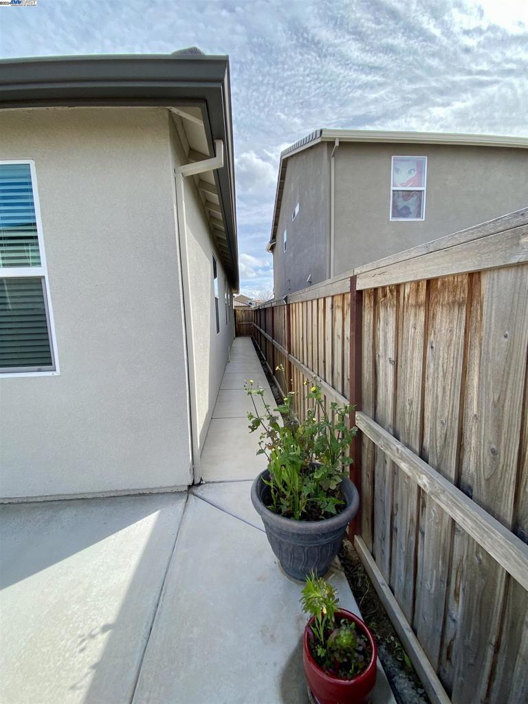 805 Stawell Dr Property Photo 38