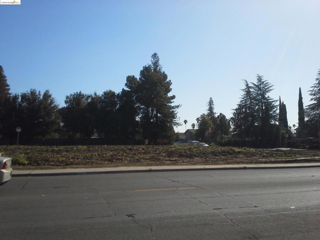 7200 Meadowgate Dr Property Photo 3