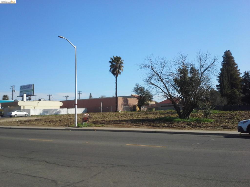 7200 Meadowgate Dr Property Photo 4