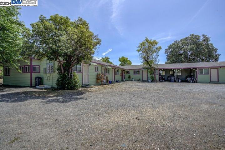 8080 State Hwy 99e Property Photo 2