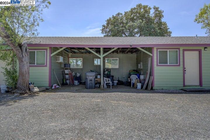 8080 State Hwy 99e Property Photo 3