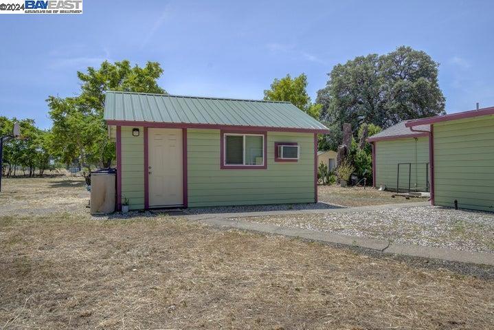 8080 State Hwy 99e Property Photo 4