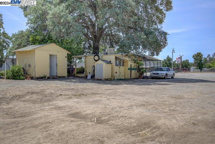 8080 State Hwy 99e Property Photo 5