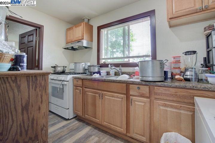 8080 State Hwy 99e Property Photo 10