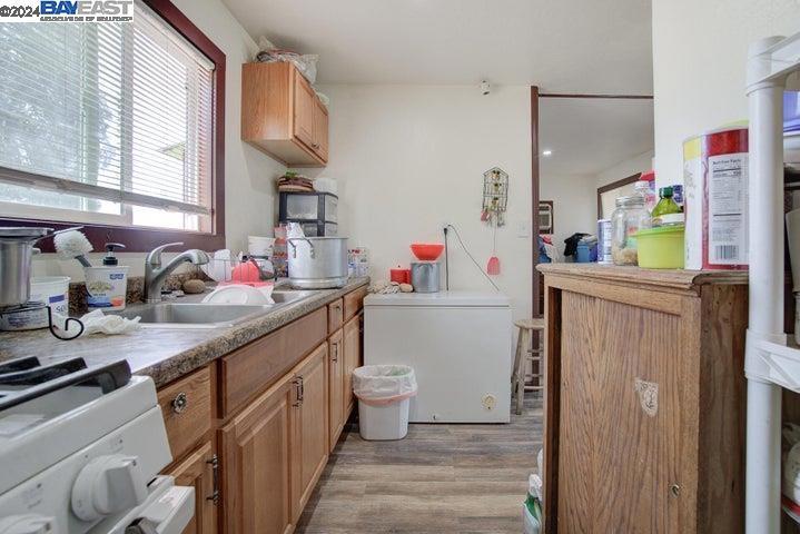 8080 State Hwy 99e Property Photo 11