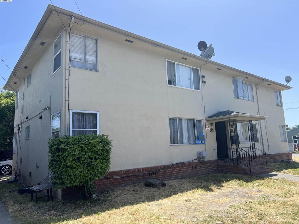 10926 Bancroft Ave Property Photo 1