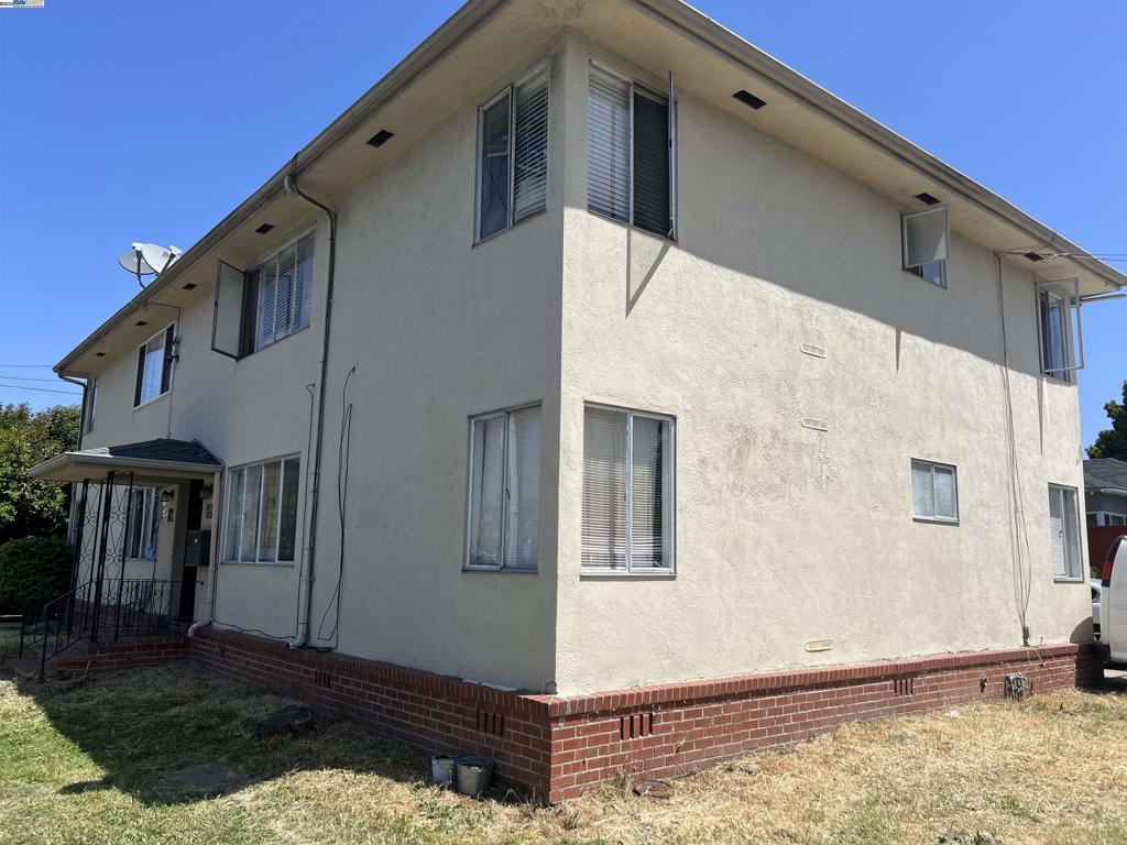 10926 Bancroft Ave Property Photo 3
