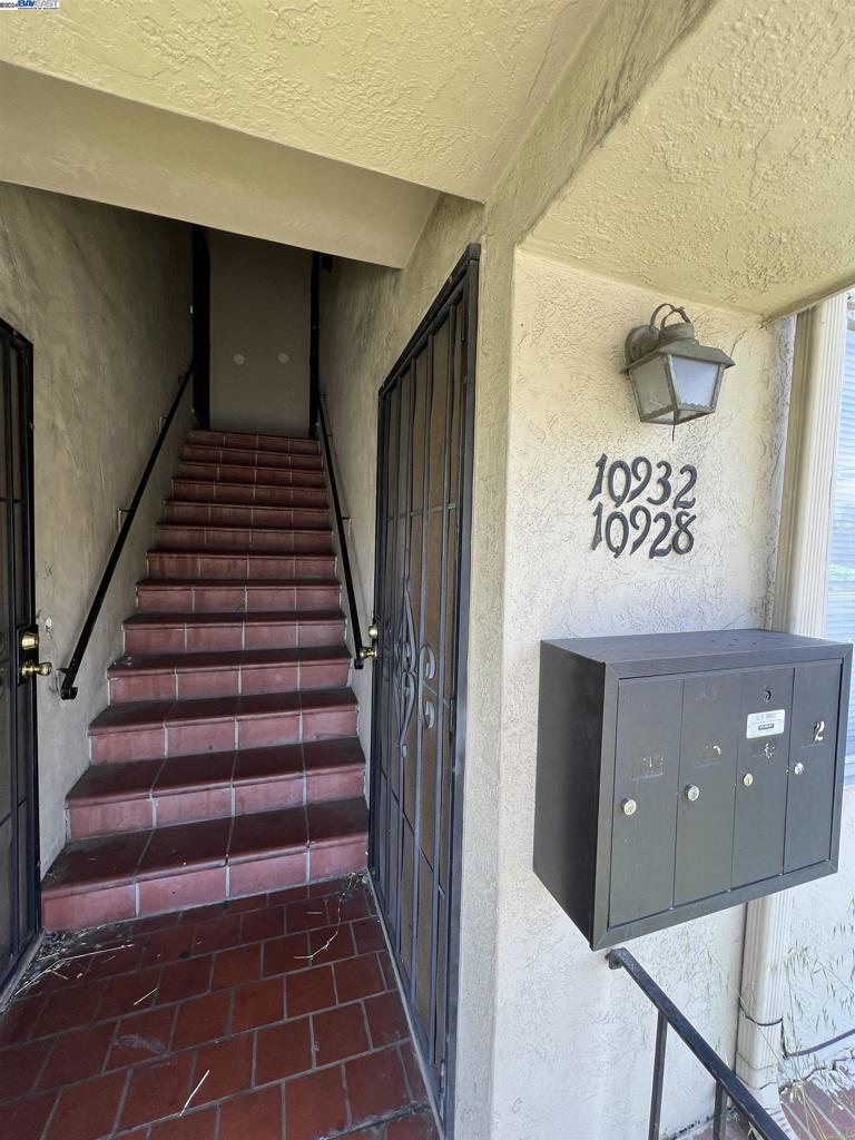 10926 Bancroft Ave Property Photo 4