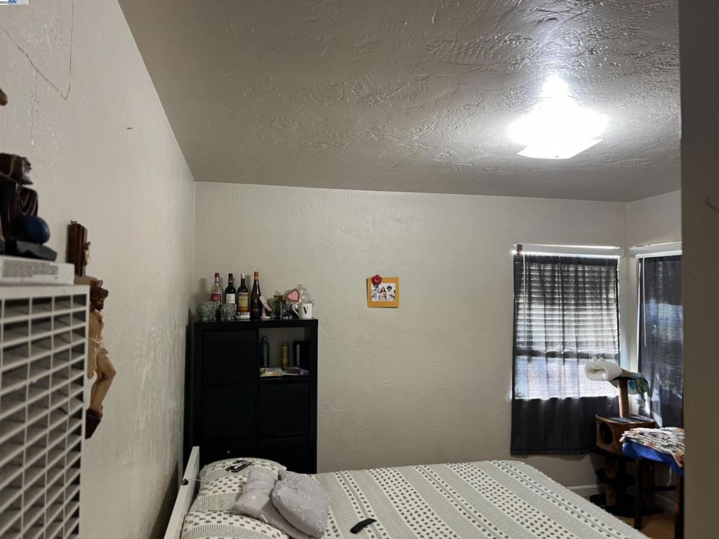 10926 Bancroft Ave Property Photo 12