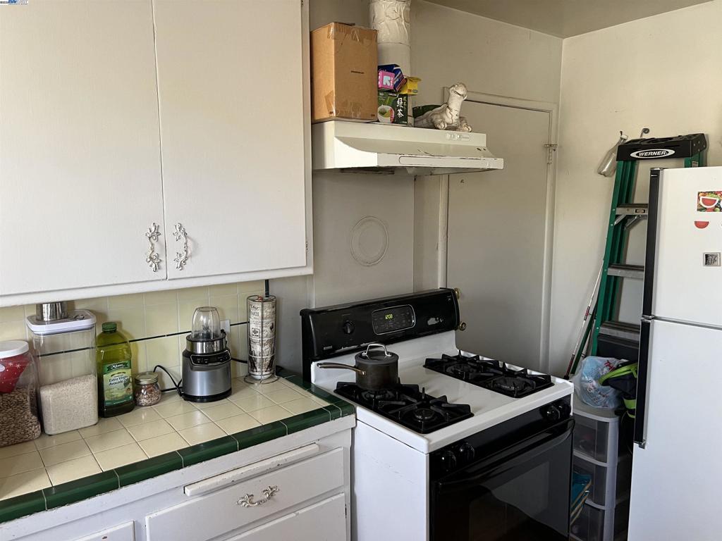 10926 Bancroft Ave Property Photo 14