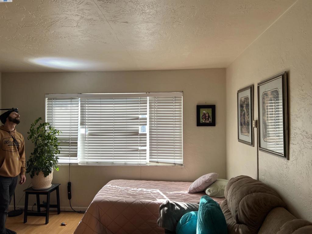 10926 Bancroft Ave Property Photo 16