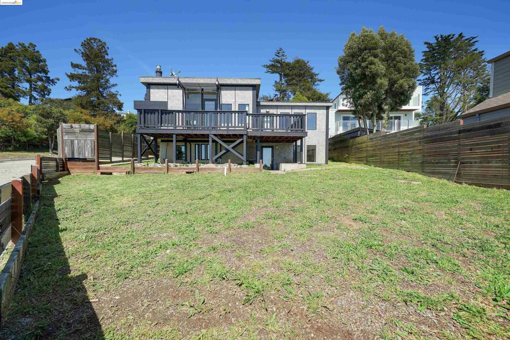 921 Clark Place Property Photo 3