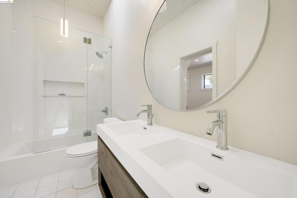 921 Clark Place Property Photo 14