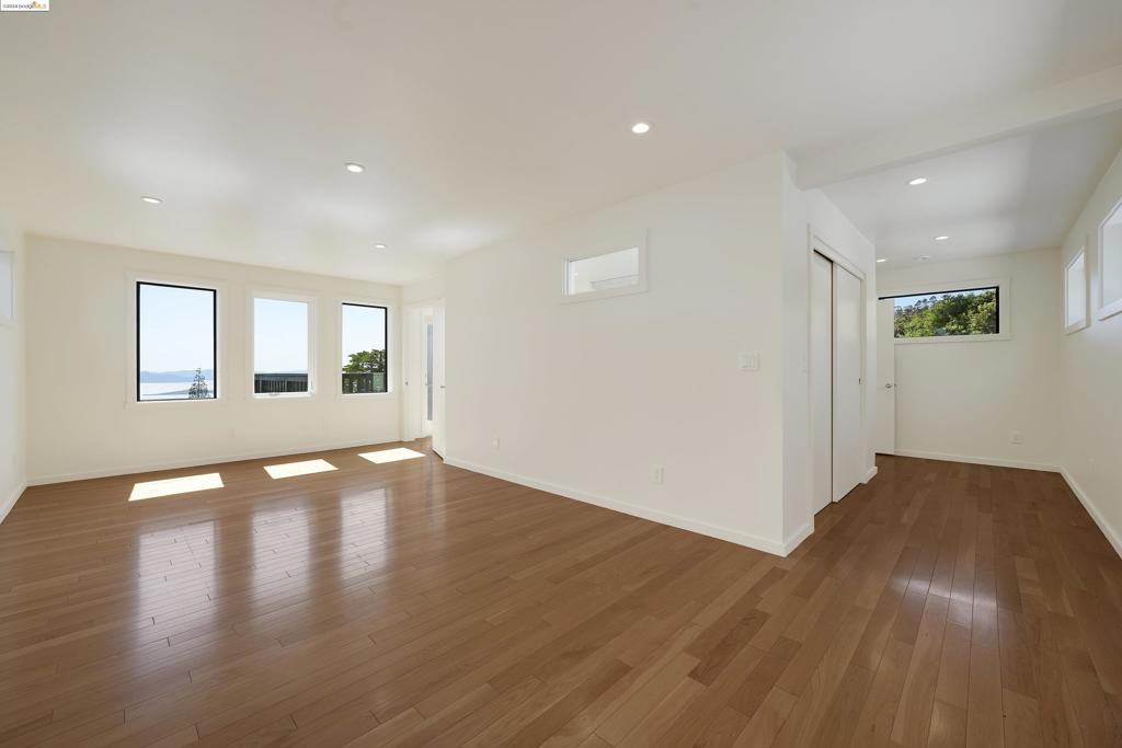 921 Clark Place Property Photo 28