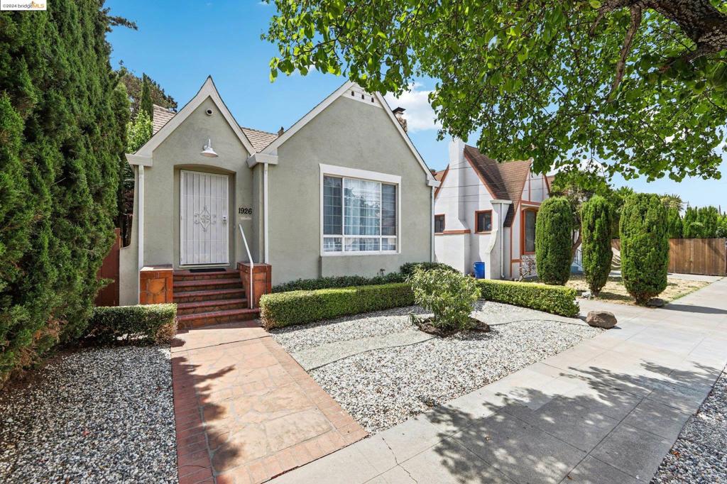 1926 107th Ave Property Photo 3