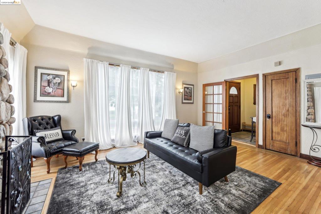 1926 107th Ave Property Photo 5