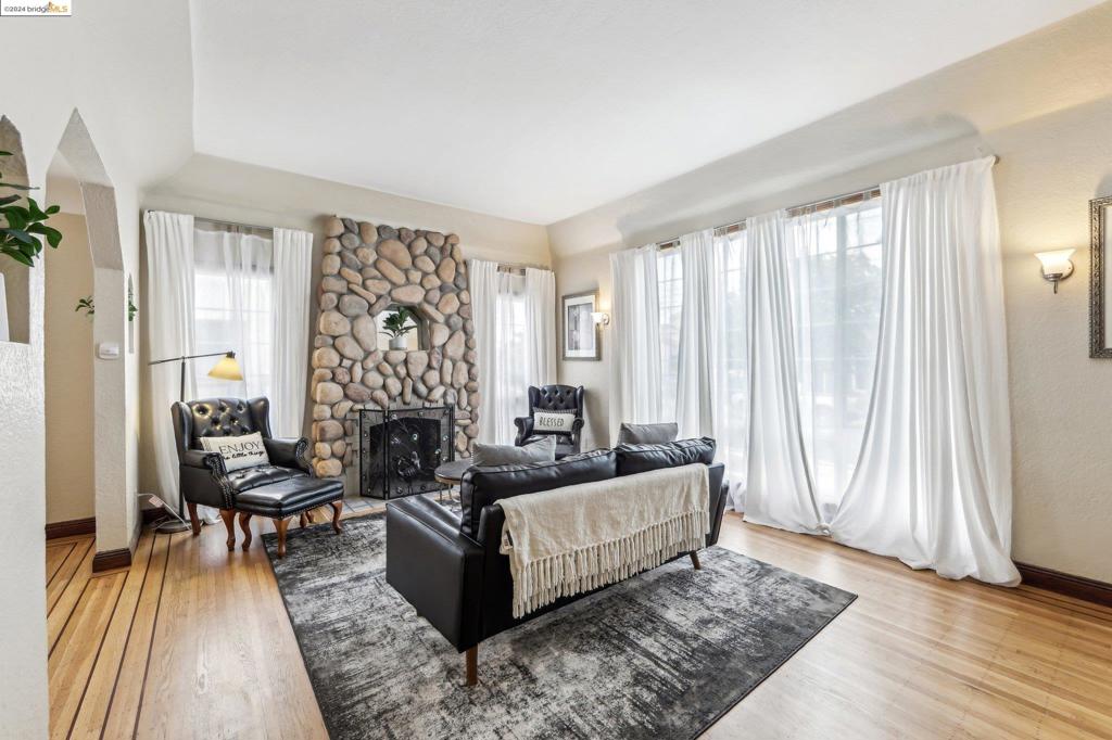 1926 107th Ave Property Photo 6