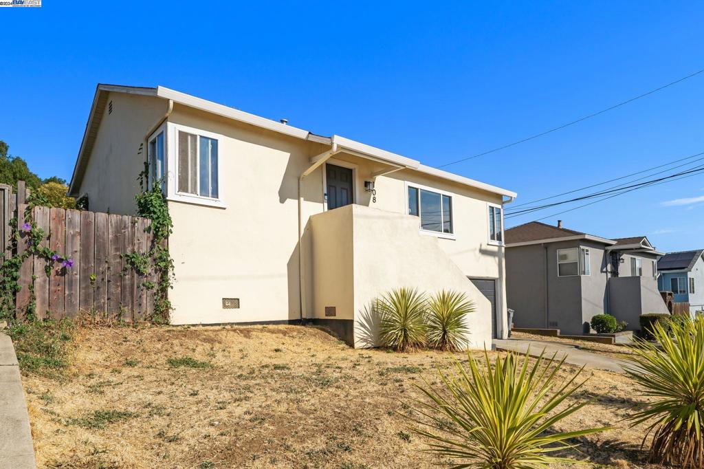108 Mesa Property Photo 3