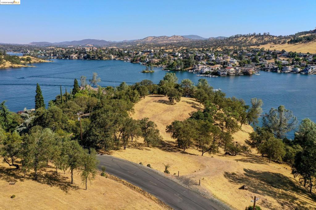 0 Lot 4 Lakefront Dr Property Photo 6
