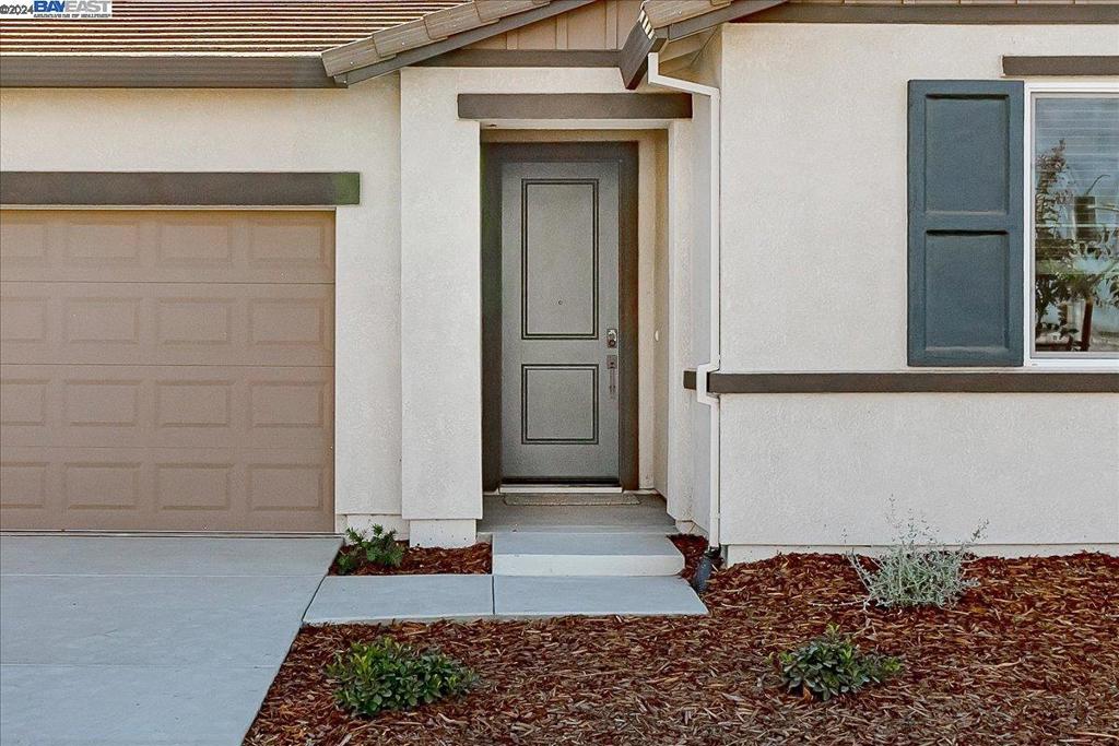 2998 Girdwood St Property Photo 2