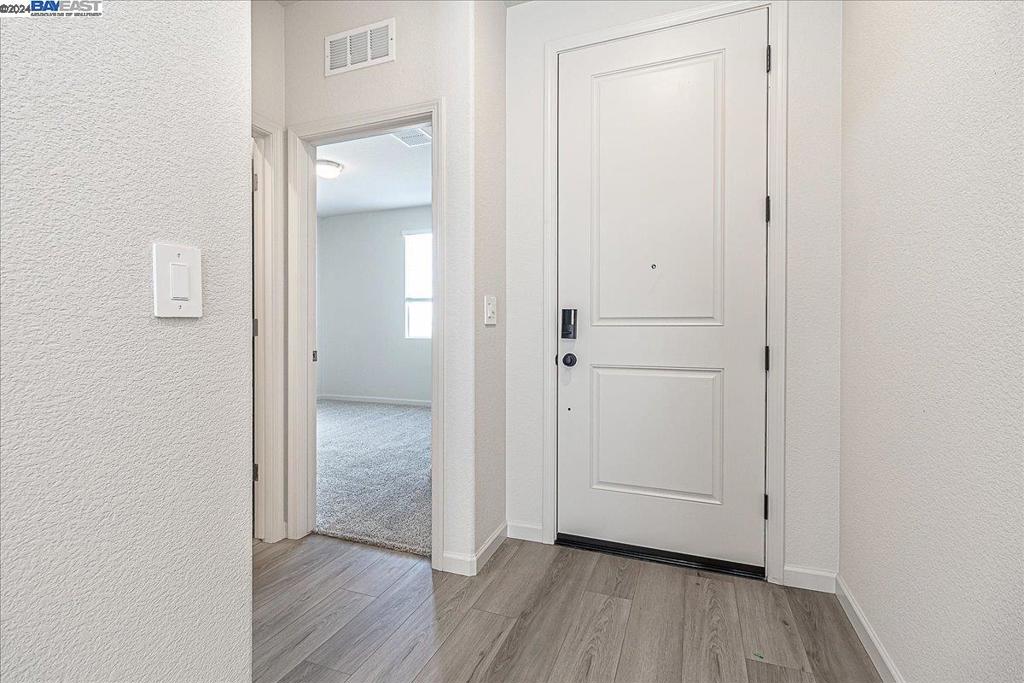 2998 Girdwood St Property Photo 3