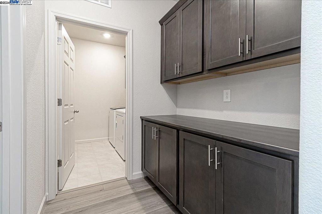 2998 Girdwood St Property Photo 5