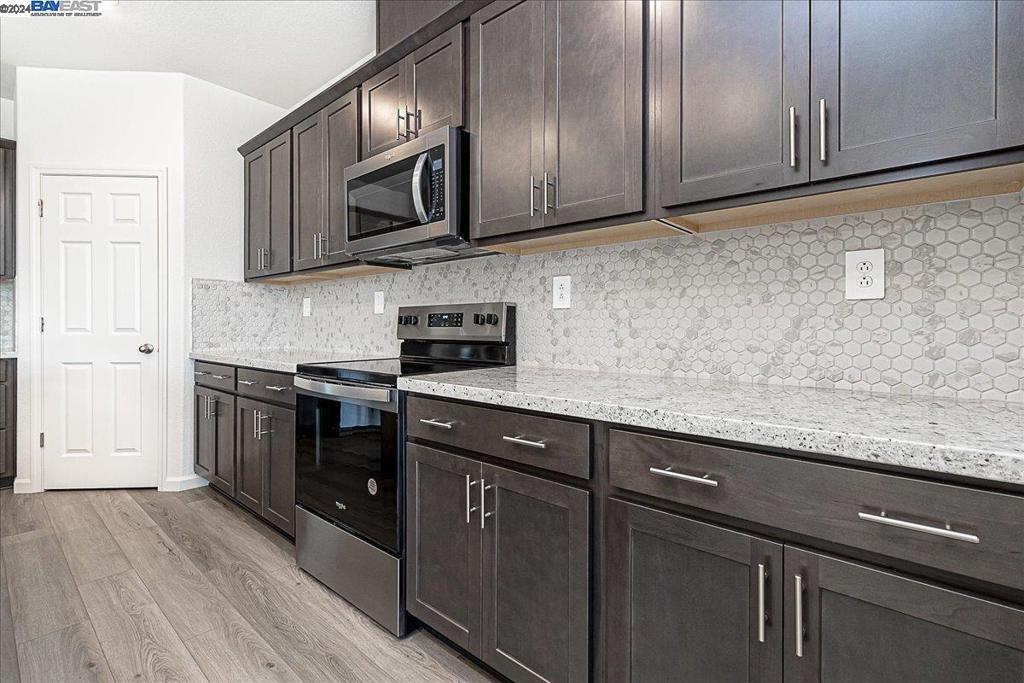 2998 Girdwood St Property Photo 7