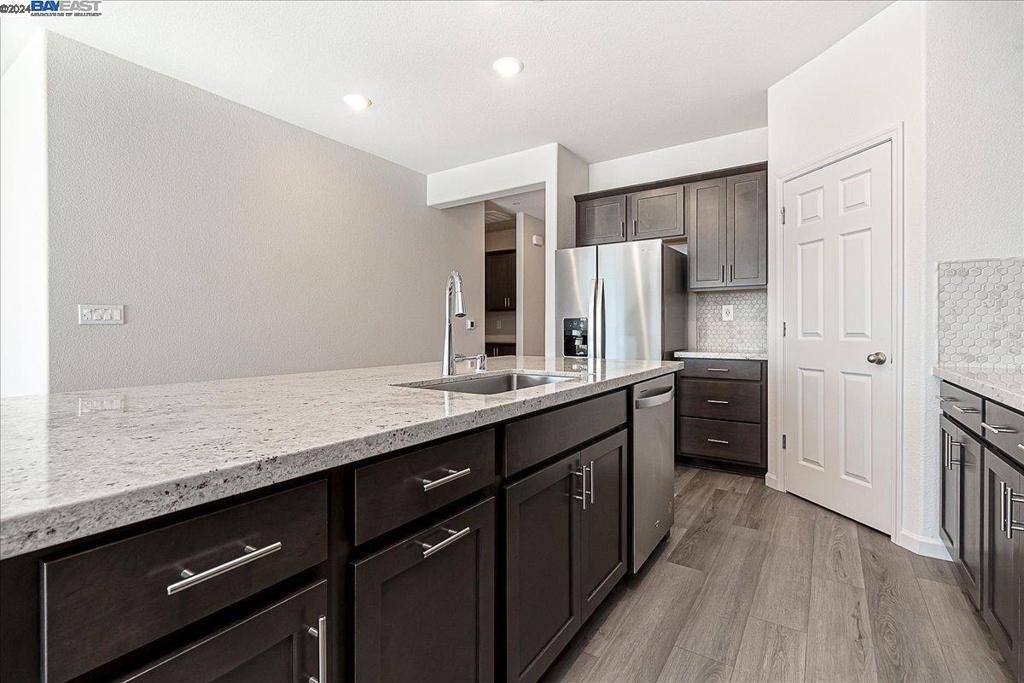 2998 Girdwood St Property Photo 8