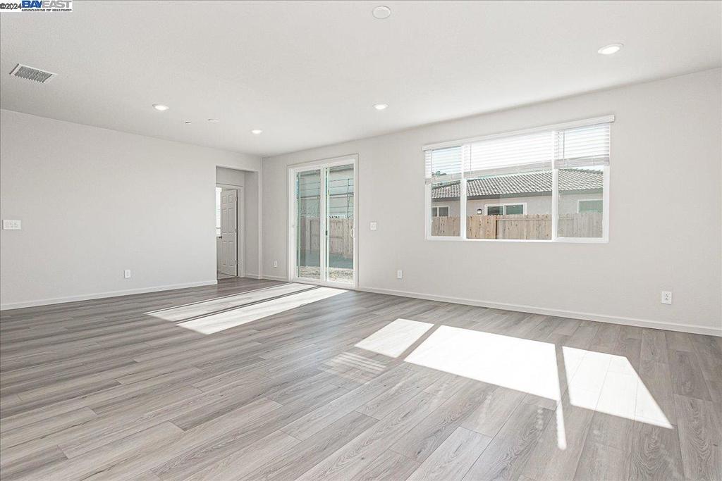 2998 Girdwood St Property Photo 13