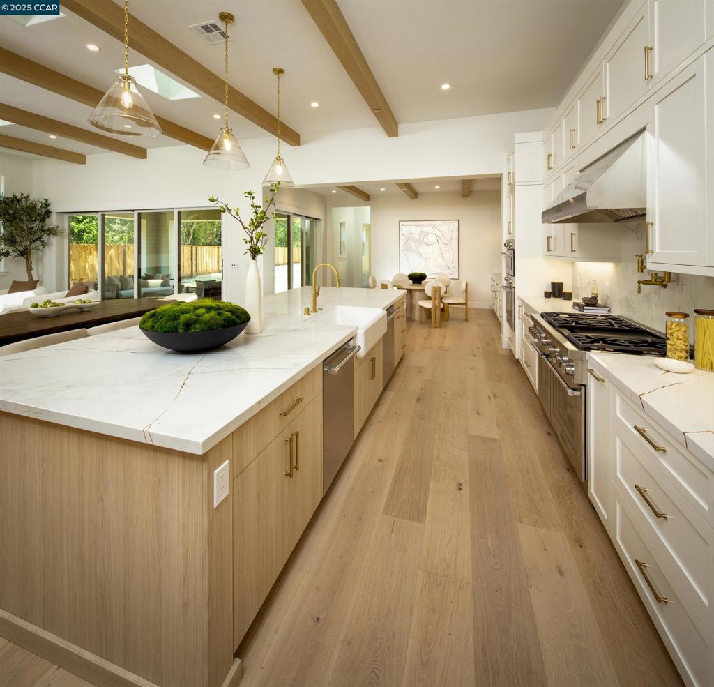 1015 Borrette Court Property Photo 4