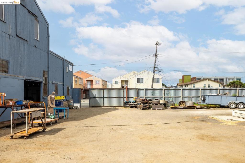 2 17th St Property Photo 4