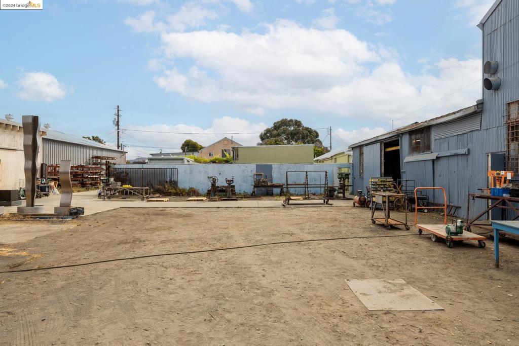 2 17th St Property Photo 5