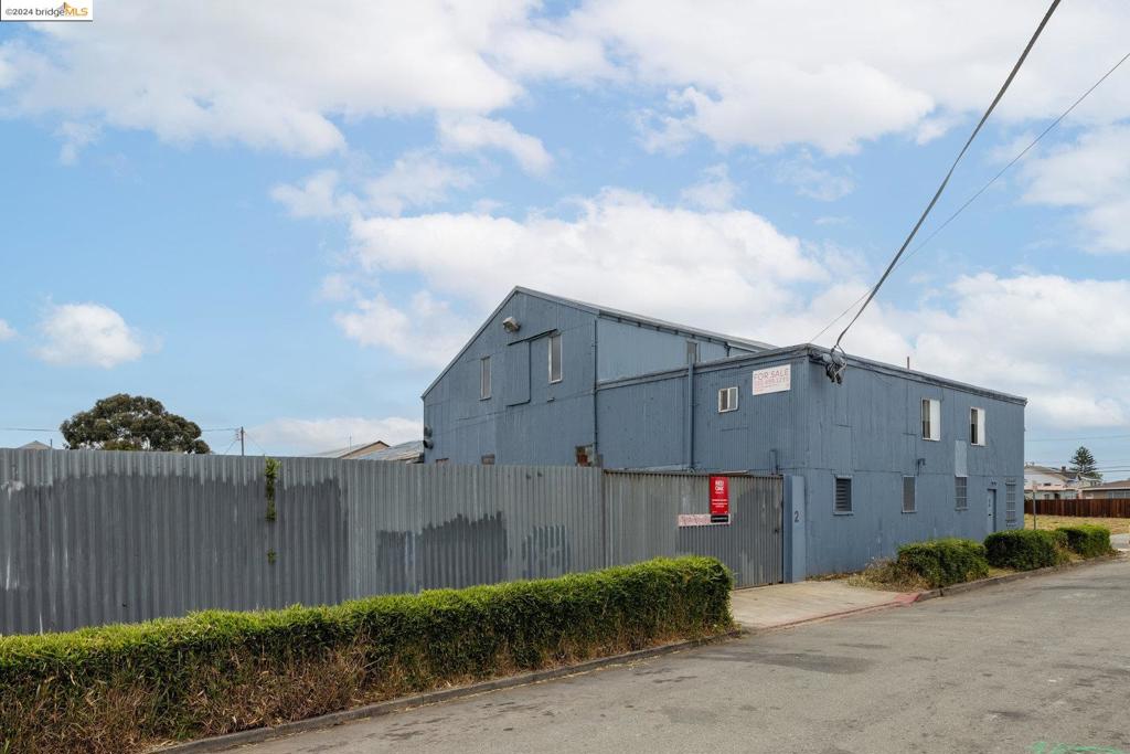 2 17th St Property Photo 6