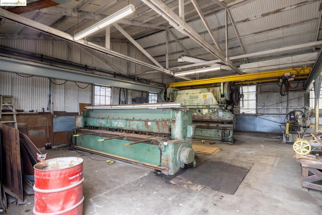 2 17th St Property Photo 8