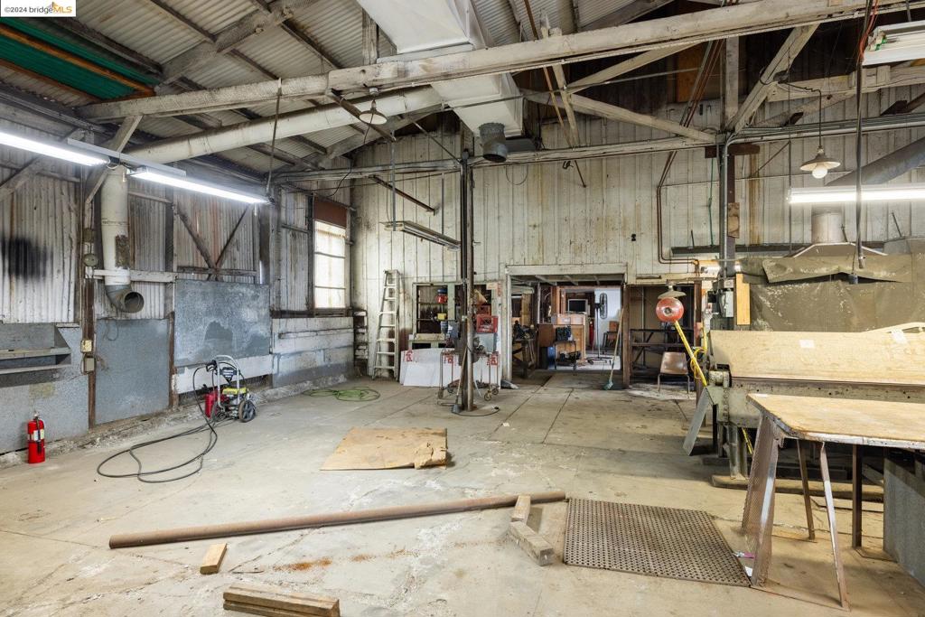 2 17th St Property Photo 9