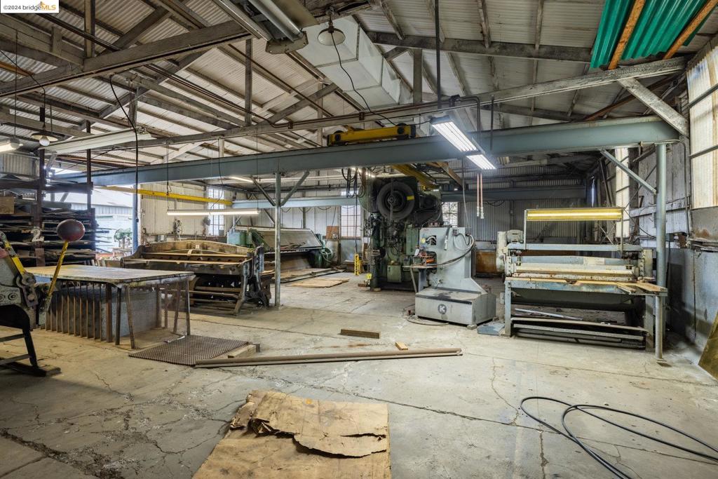 2 17th St Property Photo 10